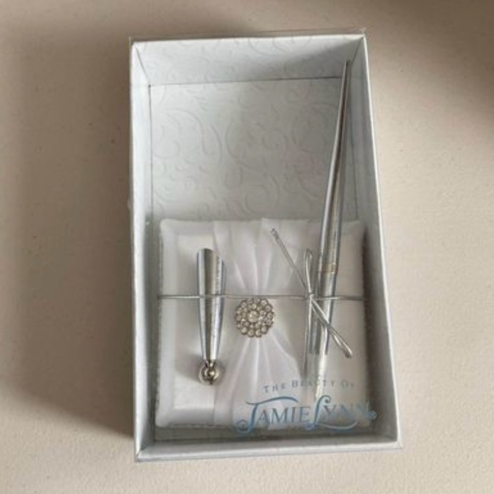 NWT Bridal Registry Pen Holder